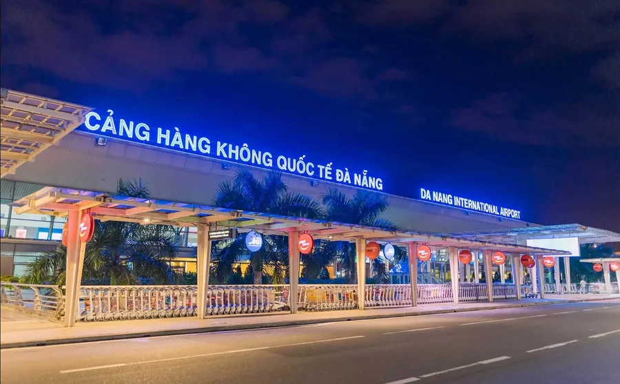 Sảnh đến sân bay Đà Nẵng buổi tối